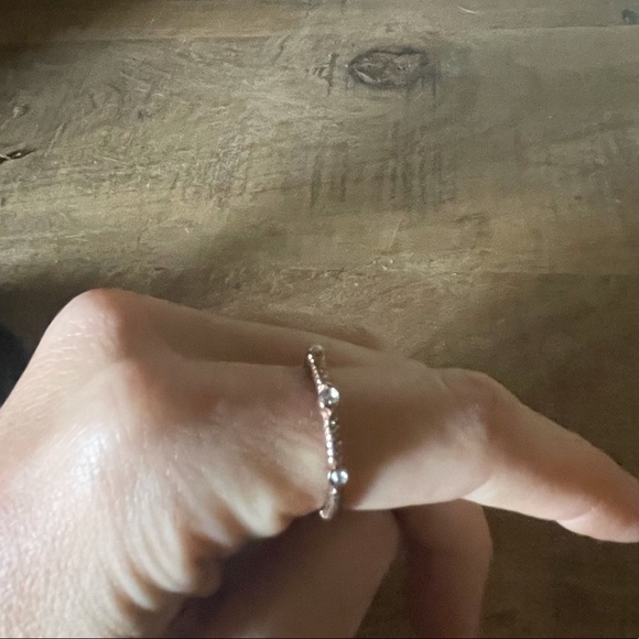 Gold tone three crystal stone dainty ring Sz 7 - Picture 1 of 7